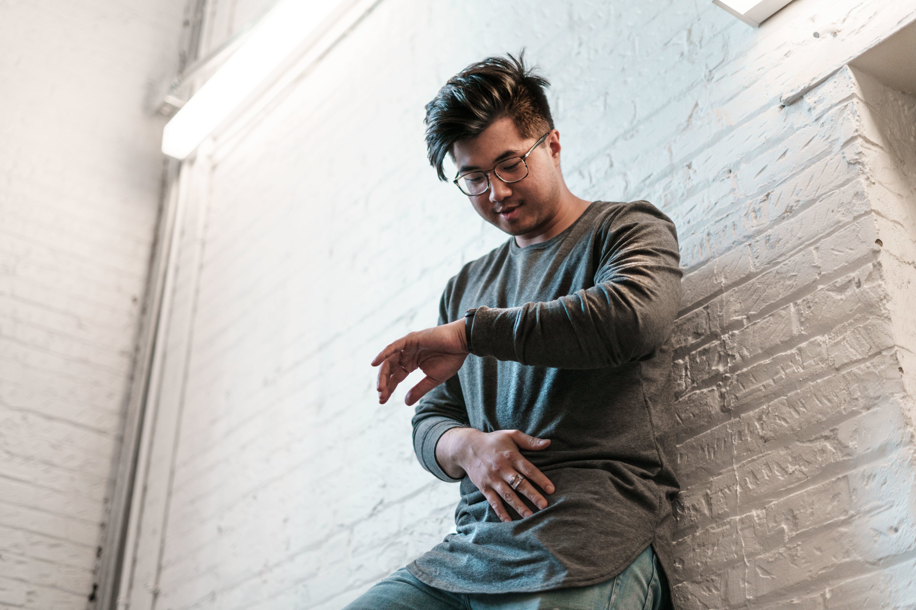 Pulsos y cases protectores para Apple Watch y relojes inteligentes. Pulsos disponibles en materiales como silicona, nailon, cuero, resina y metal, compatibles con todos los tamaños de Apple Watch (38, 40, 41, 42, 44, 45, 46 y 49 mm) y con relojes inteligentes universales. Incluye cases protectores en colores como dorado, negro, plateado, azul, rosado y oro rosa, diseñados para proteger la pantalla y la estructura del reloj. Aidphone accesorios, www.aidphone.shop